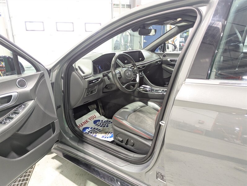 2021 Hyundai SONATA SEL Plus - Photo 7 - Calgary, AB T2B 2Y9
