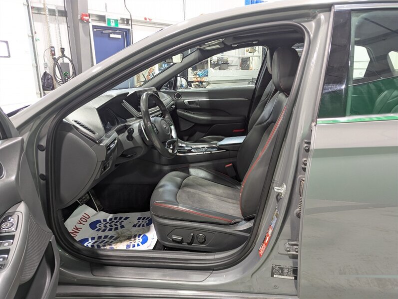 2021 Hyundai SONATA SEL Plus - Photo 8 - Calgary, AB T2B 2Y9