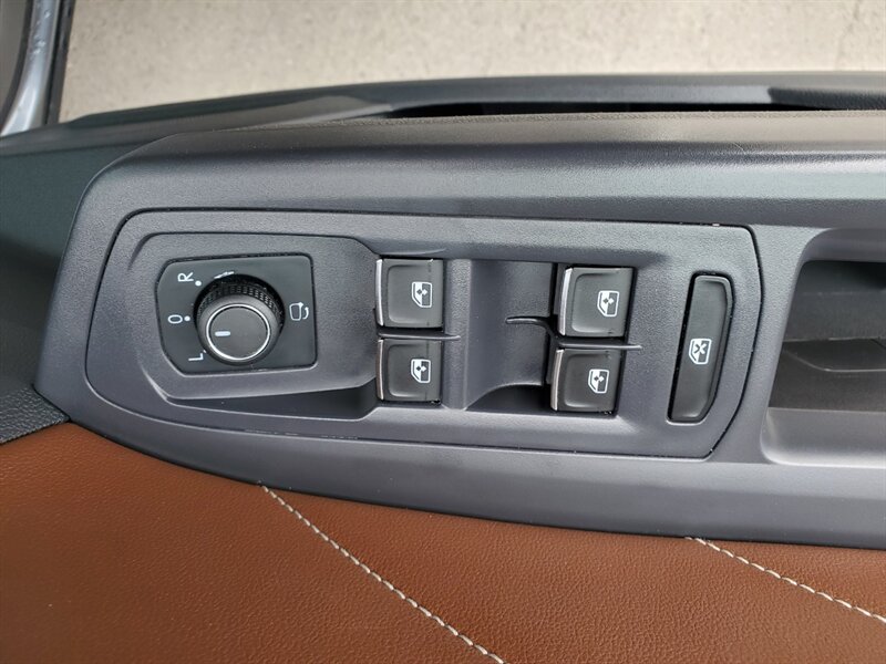 2021 Volkswagen Atlas V6 SEL Premium R-Line 4Motion - Photo 9 - Calgary, AB T2B 2Y9