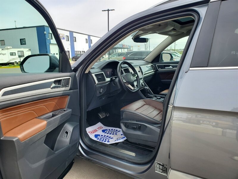 2021 Volkswagen Atlas V6 SEL Premium R-Line 4Motion - Photo 7 - Calgary, AB T2B 2Y9