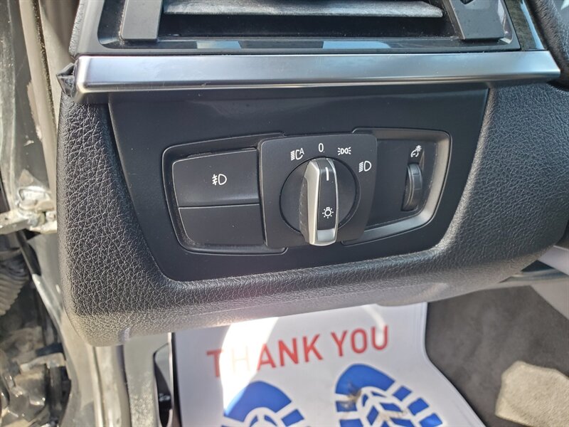 2013 BMW 328i xDrive - Photo 11 - Calgary, AB T2B 2Y9