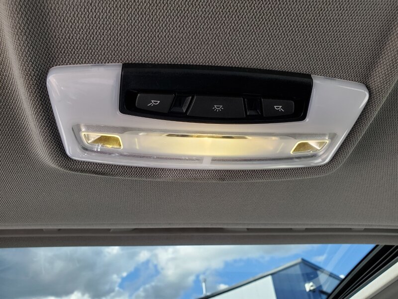 2013 BMW 328i xDrive - Photo 35 - Calgary, AB T2B 2Y9