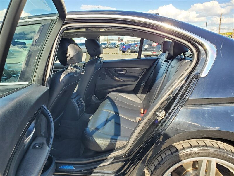 2013 BMW 328i xDrive - Photo 31 - Calgary, AB T2B 2Y9