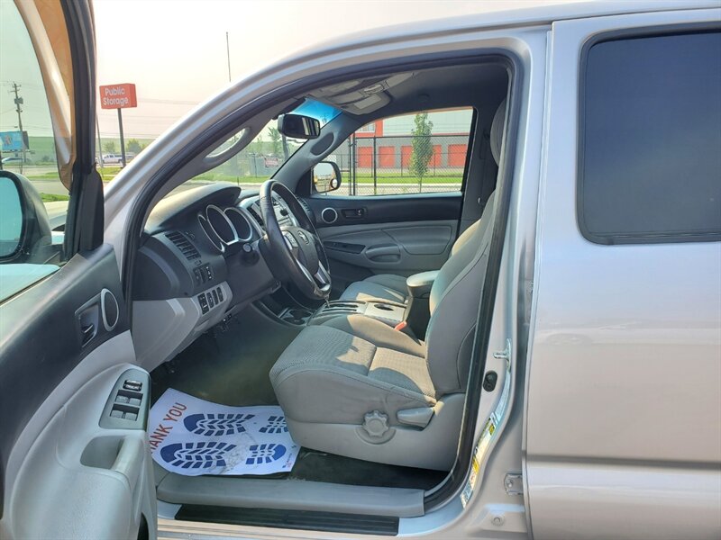 2012 Toyota Tacoma V6 - Photo 8 - Calgary, AB T2B 2Y9