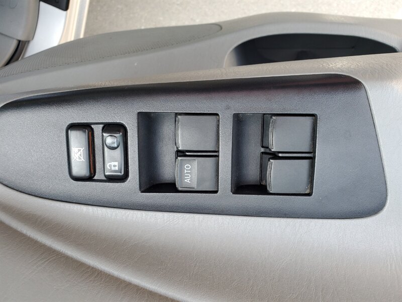 2012 Toyota Tacoma V6 - Photo 9 - Calgary, AB T2B 2Y9
