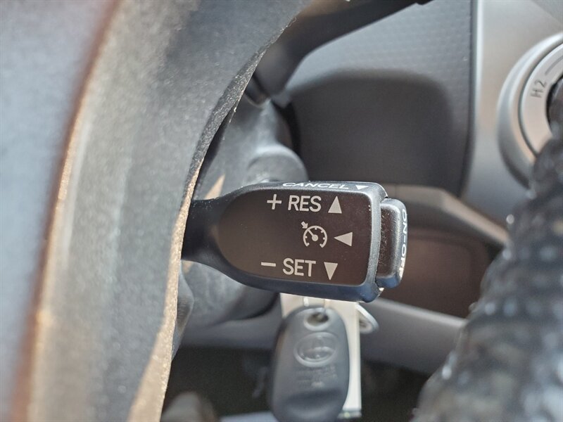 2012 Toyota Tacoma V6 - Photo 21 - Calgary, AB T2B 2Y9