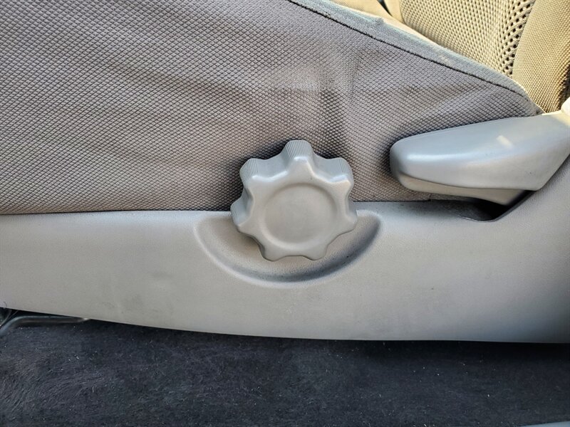 2012 Toyota Tacoma V6 - Photo 11 - Calgary, AB T2B 2Y9