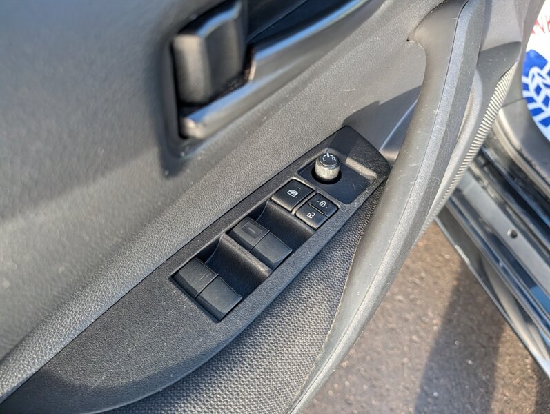 2024 Toyota Corolla LE - Photo 17 - Calgary, AB T2B 2Y9