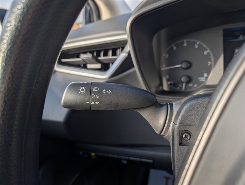 2024 Toyota Corolla LE - Photo 22 - Calgary, AB T2B 2Y9