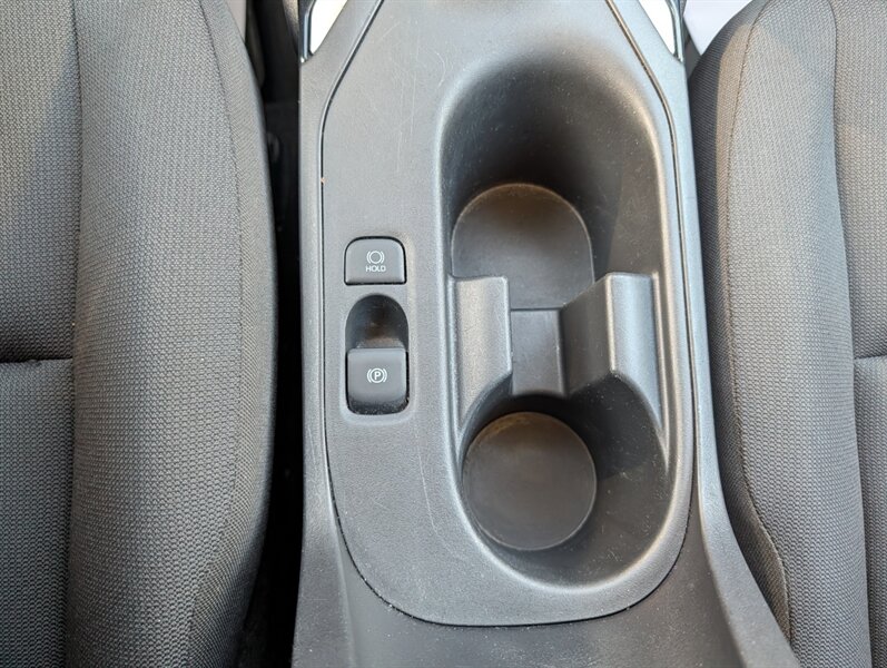 2024 Toyota Corolla LE - Photo 31 - Calgary, AB T2B 2Y9