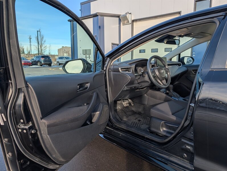 2024 Toyota Corolla LE - Photo 7 - Calgary, AB T2B 2Y9