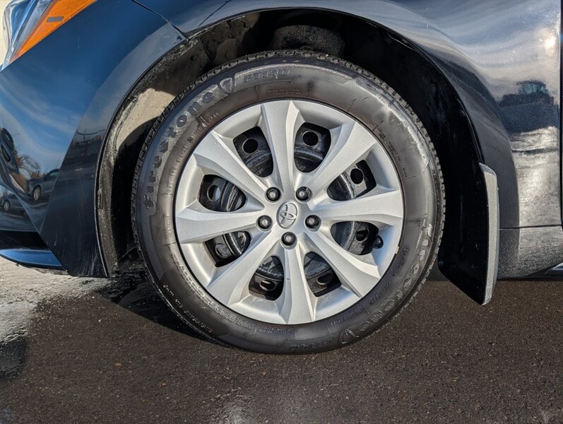 2024 Toyota Corolla LE - Photo 39 - Calgary, AB T2B 2Y9