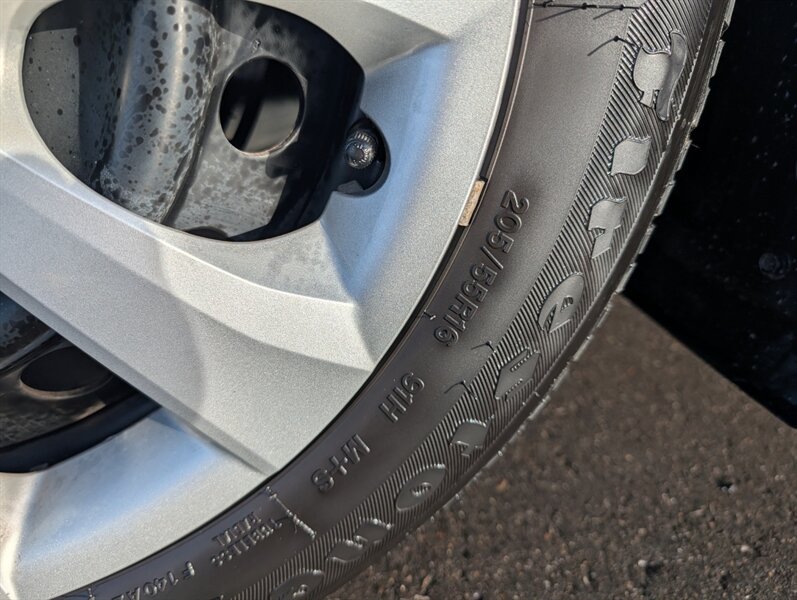 2024 Toyota Corolla LE - Photo 40 - Calgary, AB T2B 2Y9