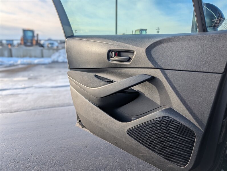 2024 Toyota Corolla LE - Photo 10 - Calgary, AB T2B 2Y9