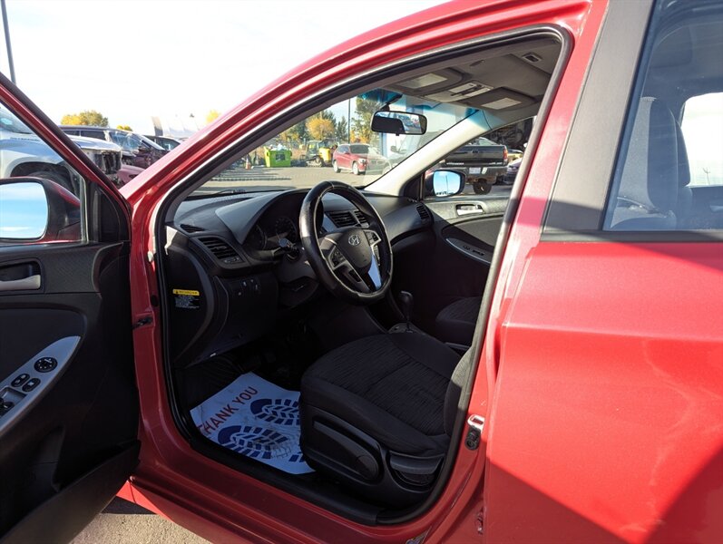 2017 Hyundai ACCENT GL - Photo 8 - Calgary, AB T2B 2Y9