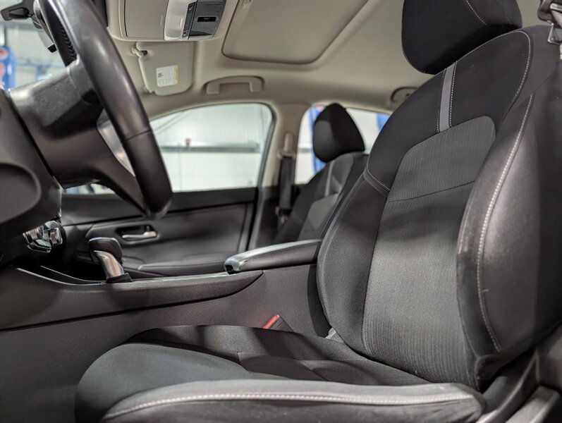 2021 Nissan Sentra SV - Photo 9 - Calgary, AB T2B 2Y9