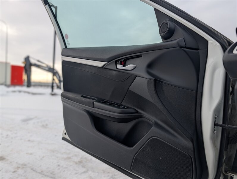 2017 Honda Civic EX w/Honda Sensing - Photo 9 - Calgary, AB T2B 2Y9