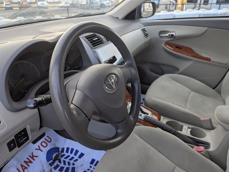 2010 Toyota Corolla LE   - Photo 11 - Calgary, AB T2B 2Y9