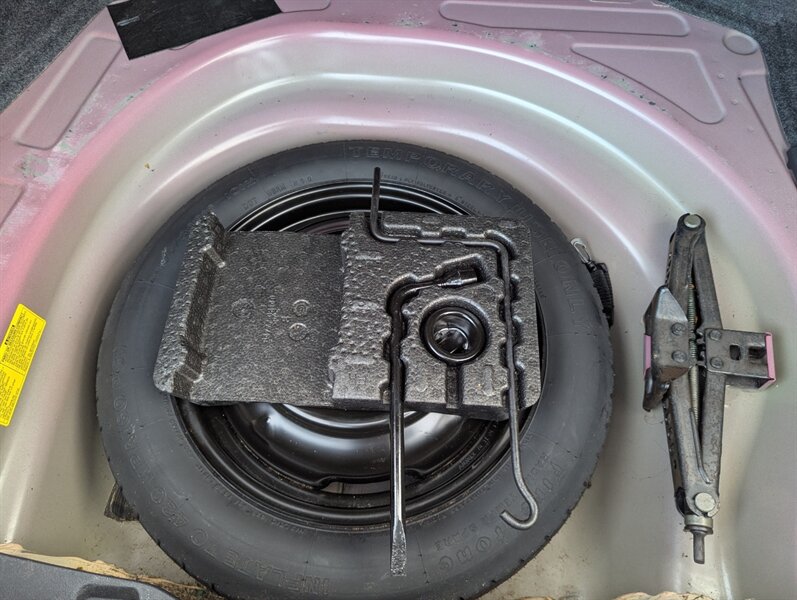 2010 Toyota Corolla LE   - Photo 32 - Calgary, AB T2B 2Y9