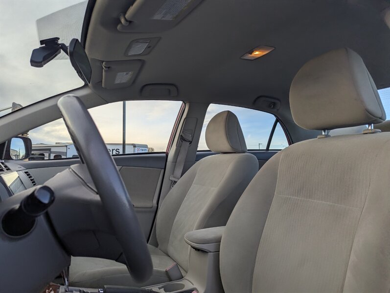 2010 Toyota Corolla LE   - Photo 12 - Calgary, AB T2B 2Y9