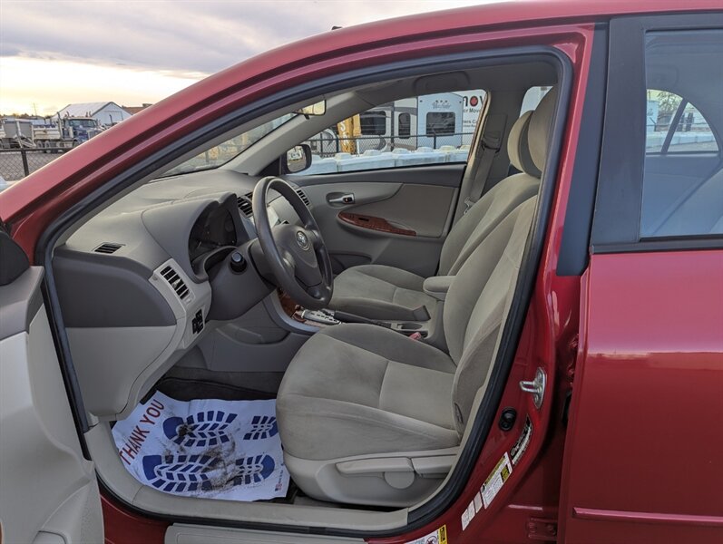 2010 Toyota Corolla LE   - Photo 9 - Calgary, AB T2B 2Y9