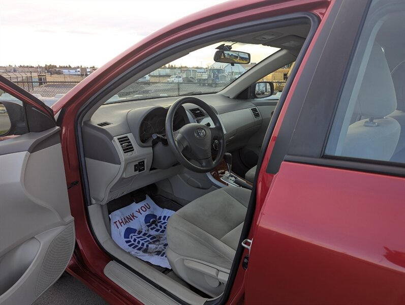 2010 Toyota Corolla LE   - Photo 8 - Calgary, AB T2B 2Y9