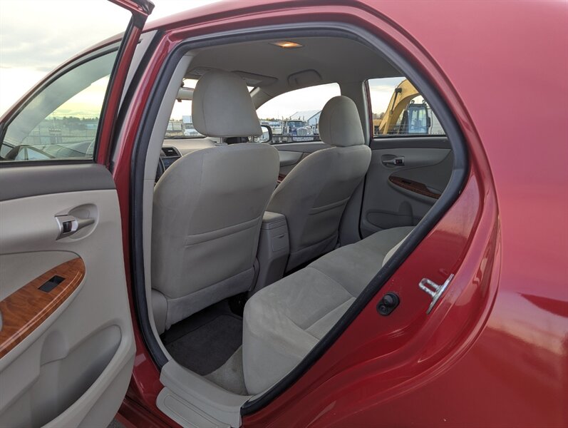 2010 Toyota Corolla LE   - Photo 26 - Calgary, AB T2B 2Y9