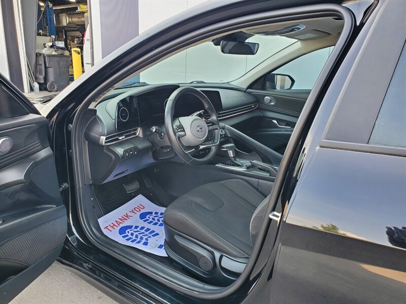 2023 Hyundai ELANTRA SEL - Photo 8 - Calgary, AB T2B 2Y9