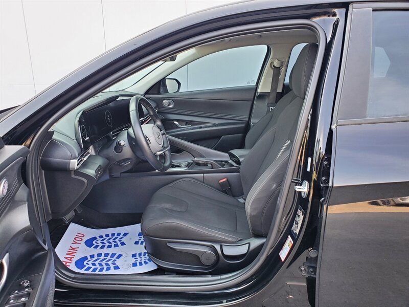2023 Hyundai ELANTRA SEL - Photo 9 - Calgary, AB T2B 2Y9