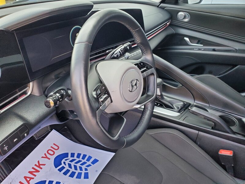 2023 Hyundai ELANTRA SEL - Photo 12 - Calgary, AB T2B 2Y9