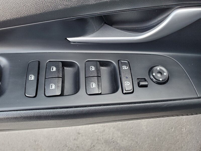 2023 Hyundai ELANTRA SEL - Photo 10 - Calgary, AB T2B 2Y9