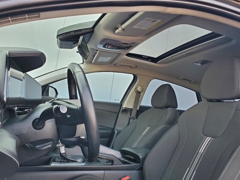2023 Hyundai ELANTRA SEL - Photo 13 - Calgary, AB T2B 2Y9
