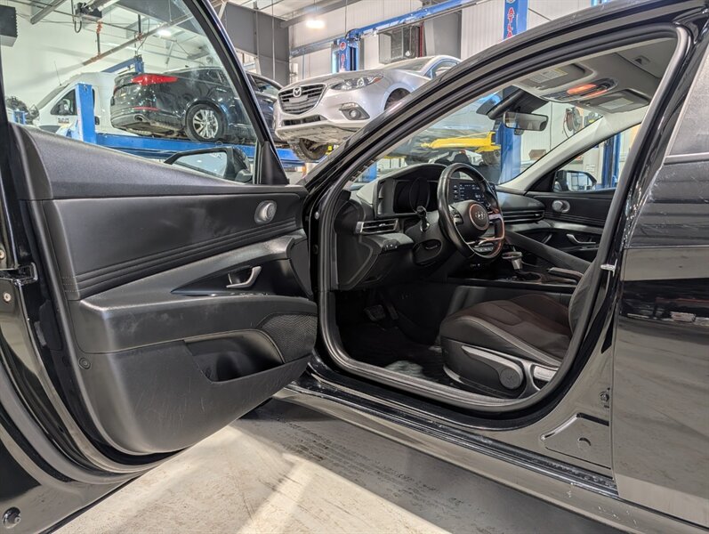 2021 Hyundai ELANTRA SEL - Photo 7 - Calgary, AB T2B 2Y9