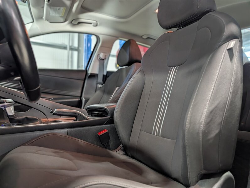 2021 Hyundai ELANTRA SEL - Photo 9 - Calgary, AB T2B 2Y9