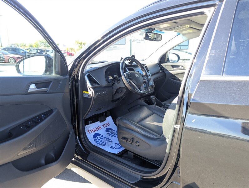 2017 Hyundai TUCSON SE - Photo 8 - Calgary, AB T2B 2Y9