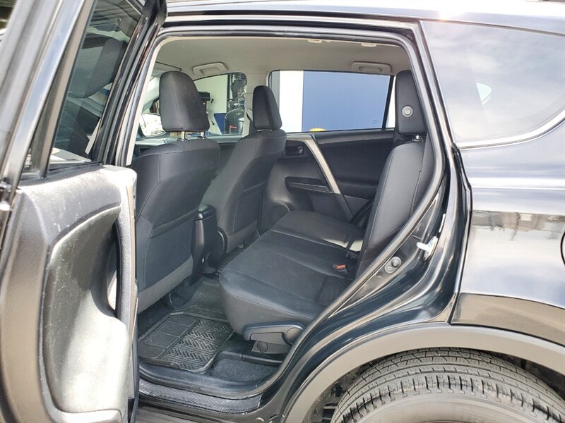 2018 Toyota RAV4 LE - Photo 39 - Calgary, AB T2B 2Y9