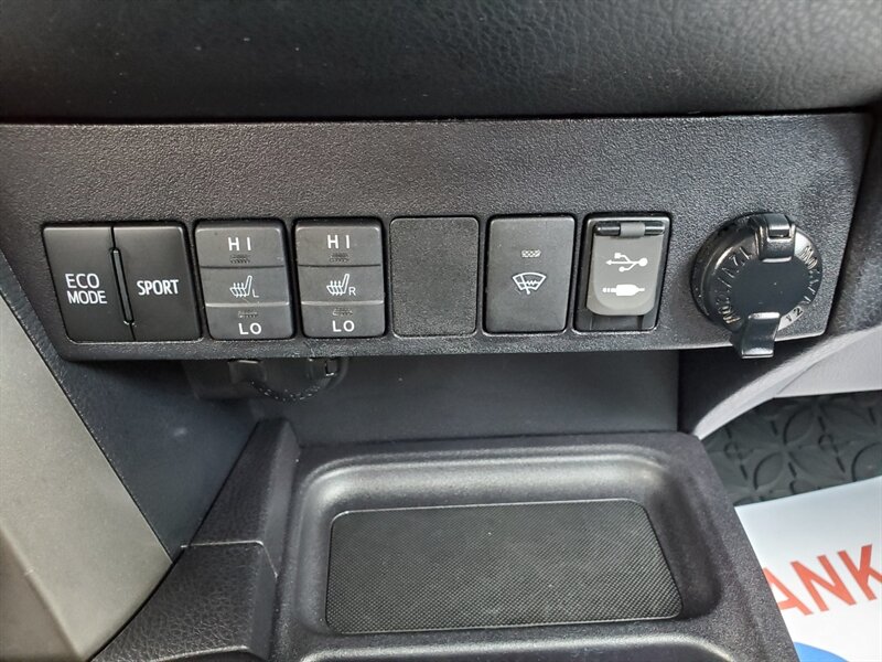 2018 Toyota RAV4 LE - Photo 32 - Calgary, AB T2B 2Y9