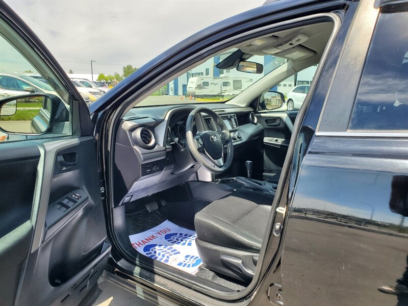 2018 Toyota RAV4 LE - Photo 17 - Calgary, AB T2B 2Y9