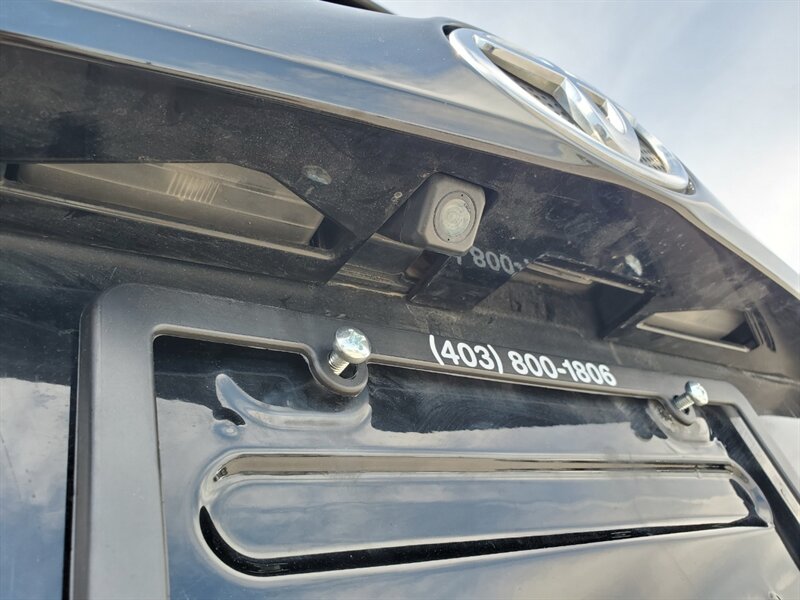2018 Toyota RAV4 LE - Photo 10 - Calgary, AB T2B 2Y9