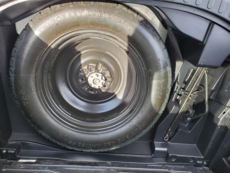2018 Toyota RAV4 LE - Photo 44 - Calgary, AB T2B 2Y9