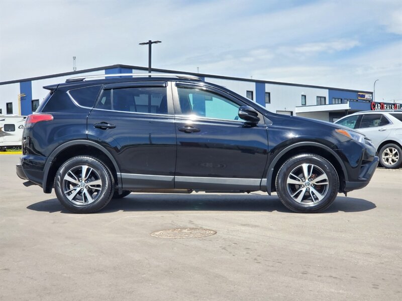 2018 Toyota RAV4 LE - Photo 3 - Calgary, AB T2B 2Y9