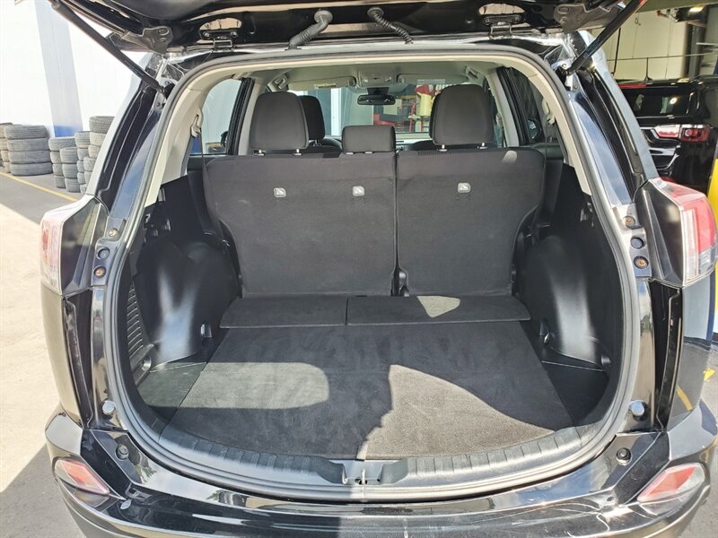 2018 Toyota RAV4 LE - Photo 43 - Calgary, AB T2B 2Y9