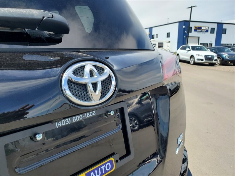 2018 Toyota RAV4 LE - Photo 8 - Calgary, AB T2B 2Y9