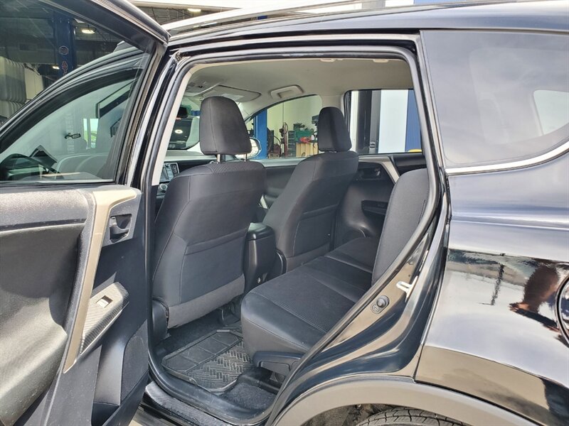 2018 Toyota RAV4 LE - Photo 38 - Calgary, AB T2B 2Y9