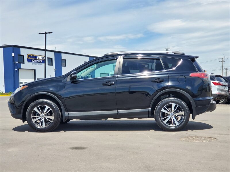 2018 Toyota RAV4 LE - Photo 2 - Calgary, AB T2B 2Y9