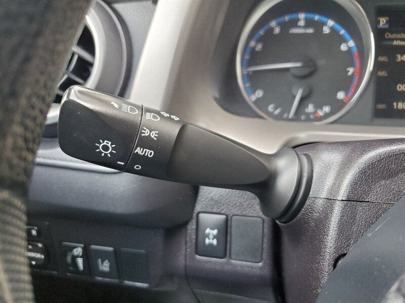 2018 Toyota RAV4 LE - Photo 27 - Calgary, AB T2B 2Y9