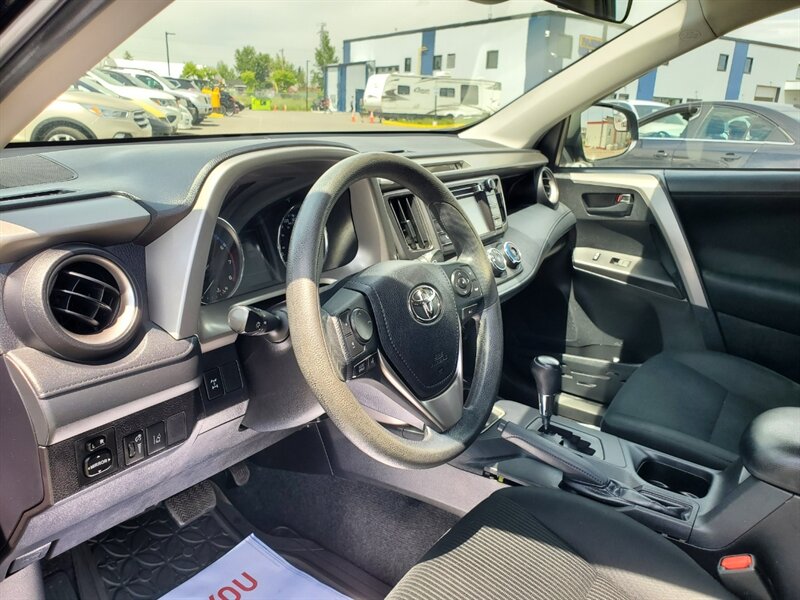 2018 Toyota RAV4 LE - Photo 20 - Calgary, AB T2B 2Y9