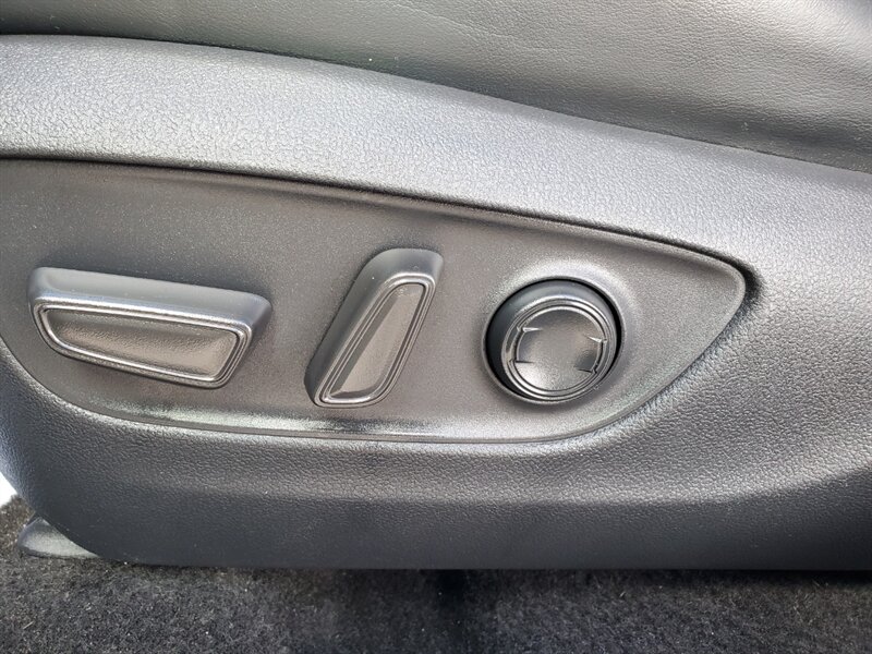 2025 Toyota RAV4 XLE - Photo 12 - Calgary, AB T2B 2Y9
