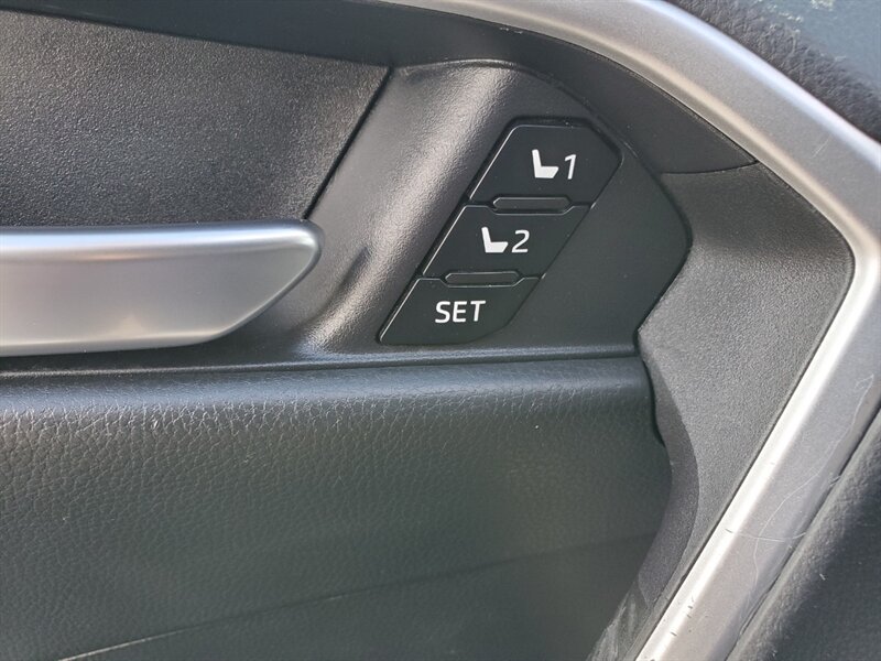 2025 Toyota RAV4 XLE - Photo 11 - Calgary, AB T2B 2Y9