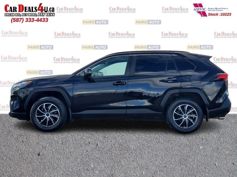 2025 Toyota RAV4 XLE - Photo 2 - Calgary, AB T2B 2Y9